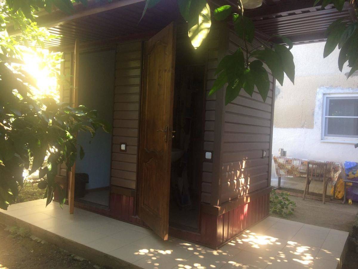 Фотографии номера Двухместный номер с 2 отдельными кроватями, вид на сад в Гостевом доме Гостевой дом Южная Пальмира Пицунда